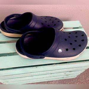 Mens size 9 crocs navy blue and white